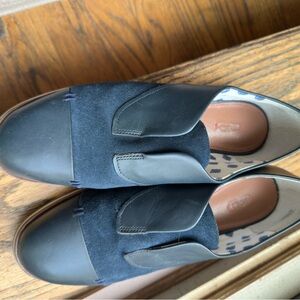 Ellen Degeneres Navy Blue Leather and Suede Flats